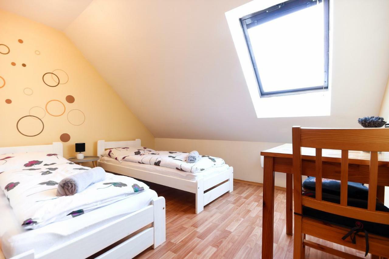 Penzion Bazen Vino Sklep U Palecku Zajeci Ngoại thất bức ảnh